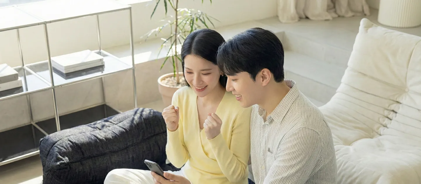 접수 준비 항목 상담을 진행하는 장면을 담은 참고 사진